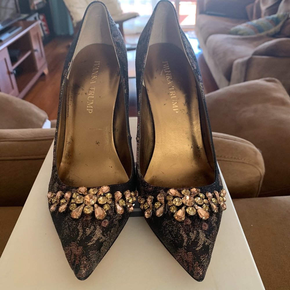 Ivanka Trump Camara2 Pumps Size 7
